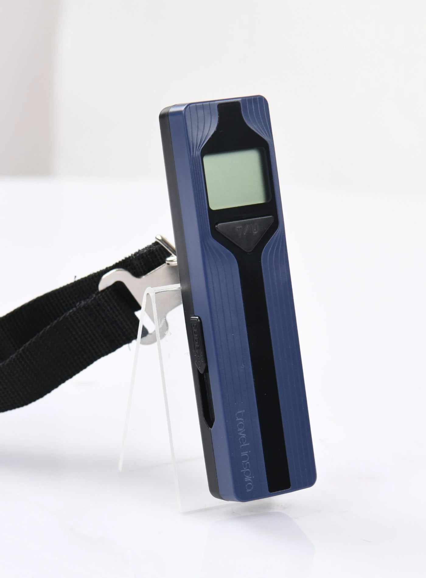 Battery-free luggage scale demonstration and usage guide